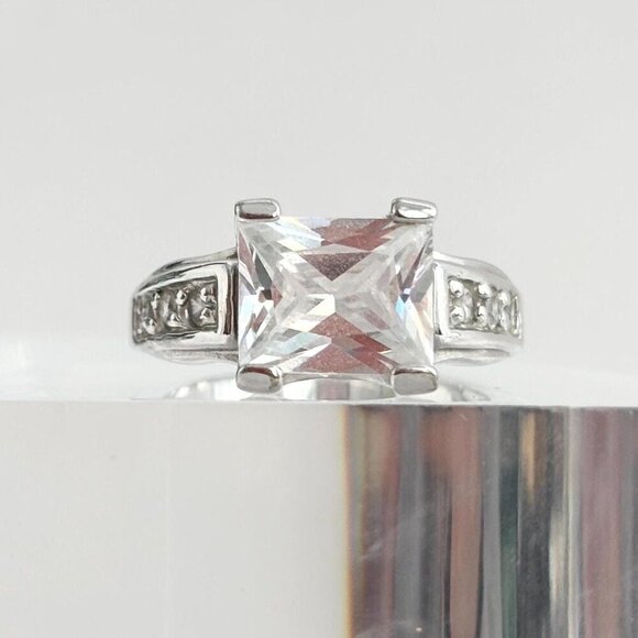 Sterling silver Emerald Cut Cubic Zirconia Gemstone Vintage Cocktail Ring - sz 8 - Picture 1 of 10